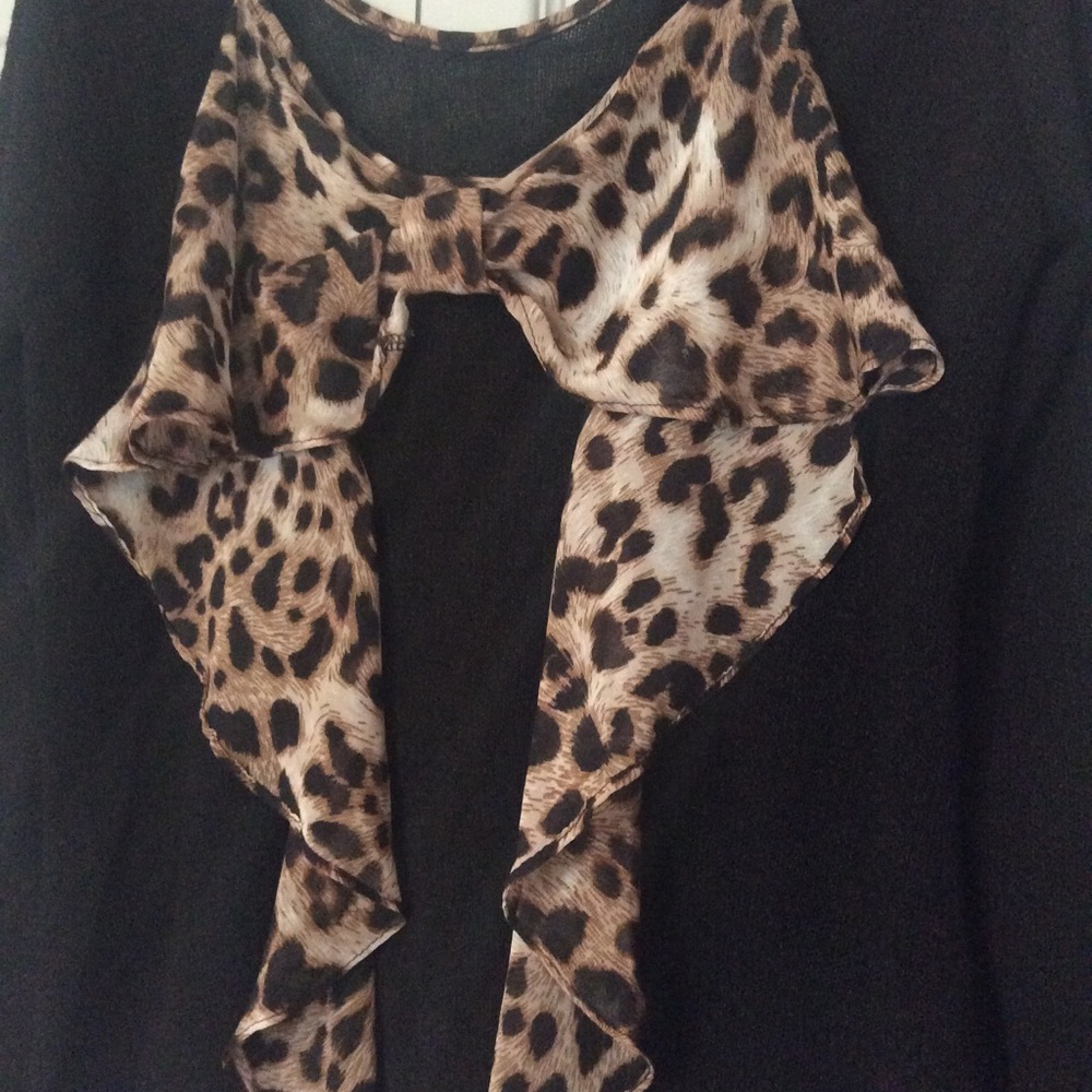 Buckle Cheetah Print Bow, Light Weight Sweater